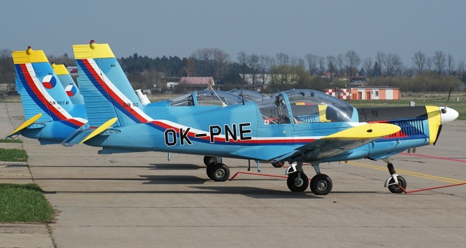 letouny Zlín Z-142